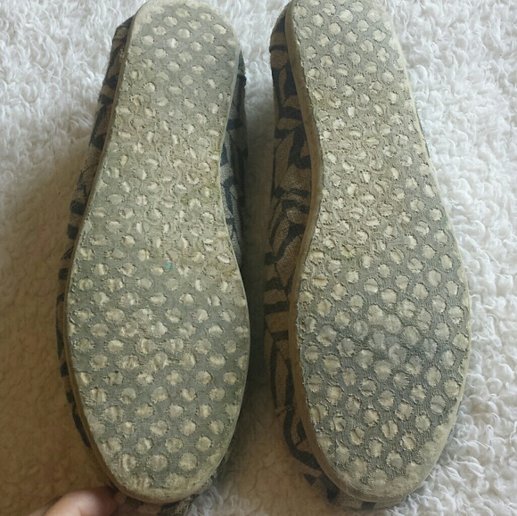 Toms burlap chevron print flats size 7 - Picture 2 of 4